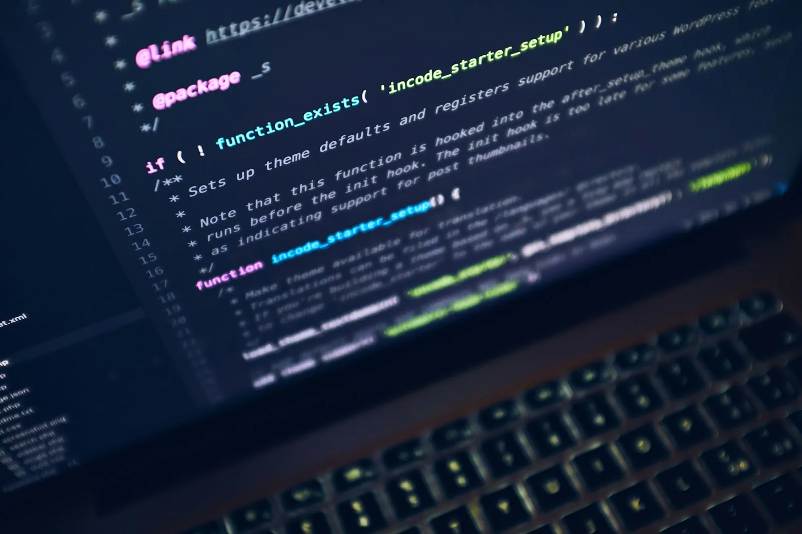 Código en la pantalla de una notebook